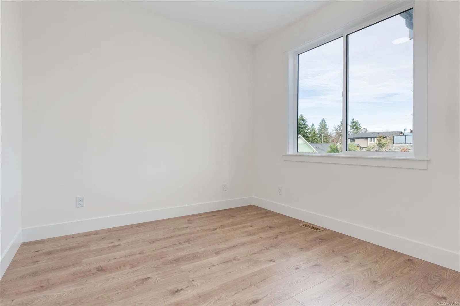 Langara II thumbnail 11